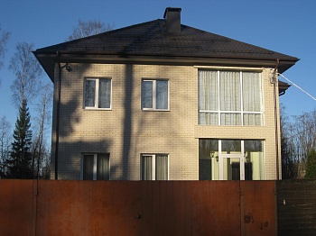Частный двухэтажный дом из клинкерной фасадной плитки